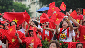Loạt ngân hàng tặng ưu đãi khủng khi khách liên kết tài khoản với VNeID