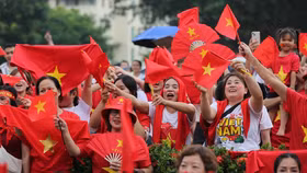Loạt ngân hàng tặng ưu đãi khủng khi khách liên kết tài khoản với VNeID