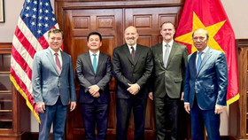 Bộ trưởng Nguyễn Hồng Diên đã có phiên đàm phán cùng lúc với Bộ trưởng Bộ Thương mại Hoa Kỳ Howard Lutnick và Đại sứ Jamieson Greer, Trưởng Đại diện Thương mại Hoa Kỳ vào ngày 12/6 tại Hoa Kỳ