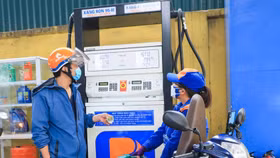 Giá xăng, dầu đồng loạt bật tăng