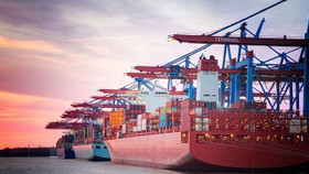 Cán mốc 900 tỷ USD, xuất nhập khẩu Việt Nam thăng hạng toàn cầu và củng cố vị thế xuất siêu