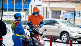 Giá xăng, dầu tăng giảm trái chiều