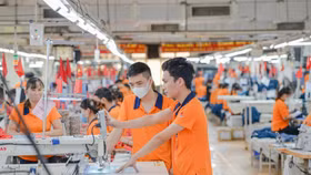 Đơn hàng và sản lượng đồng loạt tăng mạnh, PMI ngành sản xuất lên 54,3 điểm