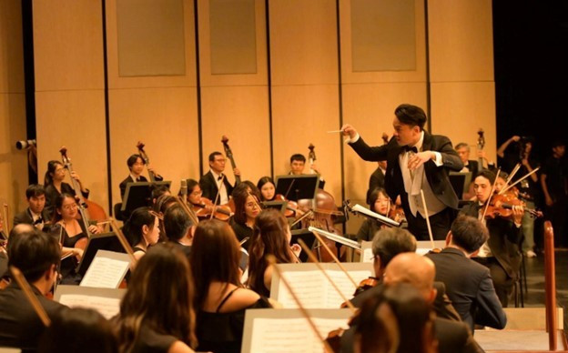 Nhạc trưởng Trần Nhật Minh sẽ tái hợp Dàn nhạc Giao hưởng Hà Nội trong hòa nhạc đầy cảm xúc đón năm mới 2026