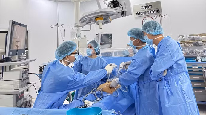 Ê-kíp đa chuyên khoa Vinmec Đà Nẵng trong ca phẫu thuật