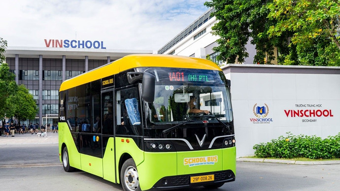 Dịch vụ School Bus vận hành bằng xe điện EB 6 phiên bản xe chuyên chở học sinh
