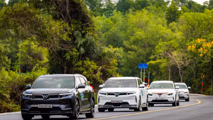 VinFast VF 9: Mẫu SUV “lão hóa ngược”, càng dùng càng thông minh