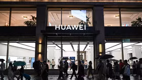 Huawei “đánh úp” sự kiện ra mắt iPhone 16 của Apple