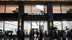 Huawei “đánh úp” sự kiện ra mắt iPhone 16 của Apple