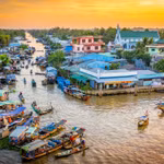 Pháp chìm trong biểu tình, đốt phá, du khách thèm sự bình yên ở Việt Nam