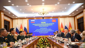 Cuộc hội đàm giữa Đại tướng Phan Văn Giang và Trợ lý Tổng thống Nga, Chủ tịch Hội đồng Biển Liên bang Nga Nikolai Patrushev ngày 15/9 (Ảnh: BQP)