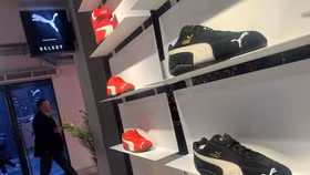 Loạt thương hiệu lớn Puma, Pandora và Hugo Boss “ướm lời” tăng giá do thuế Mỹ