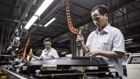 Ấn Độ vẫn “còn xanh” để thay thế Trung Quốc, Apple tiến thoái lưỡng nan