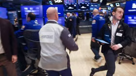 Chứng khoán Mỹ đỏ lửa, Phố Wall dồn chú ý về báo cáo từ Nvidia và Fed 