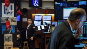 Cổ phiếu công nghệ tăng mạnh, Nasdaq lập mốc cao lịch sử mới