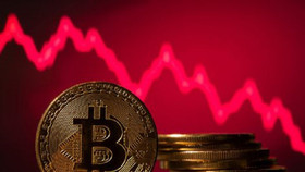 Bitcoin trượt khỏi mốc 65.000 USD, áp lực bán từ “cá voi” gia tăng