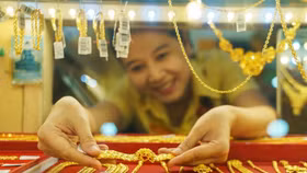 Vàng chưa dừng đà rơi, nhiều thương hiệu lùi về sát 170 triệu đồng/lượng