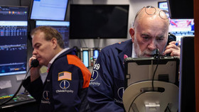 Phố Wall giảm điểm do lo ngại kinh tế và cổ phiếu công nghệ suy yếu