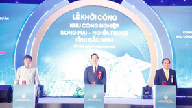 Lễ khởi công Khu công nghiệp Song Mai - Nghĩa Trung (Ảnh: Nguyễn Thắng - Báo Tiền Phong)