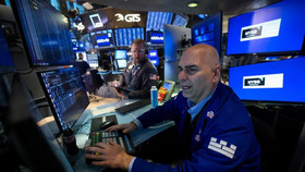 Phố Wall lao dốc, Nasdaq rơi xuống mốc thấp nhất kể từ tháng 11/2025