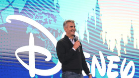 Disney có CEO mới: Josh D’Amaro chính thức kế nhiệm Bob Iger