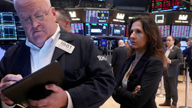 Dow Jones lập kỷ lục mới, Phố Wall "ăn mừng" sau bài phát biểu của Fed 