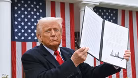 Vì sao doanh thu từ thuế quan không thể giúp Mỹ tránh khỏi cuộc khủng hoảng ngân sách dẫn đến chính phủ đóng cửa?