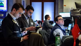 Chứng khoán Mỹ tăng điểm, nhà đầu tư "nín thở" chờ tin thuế quan và dữ liệu kinh tế