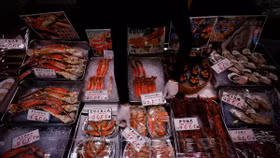 Căng thẳng leo thang, Trung Quốc dừng nhập khẩu toàn bộ hải sản Nhật Bản