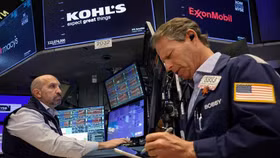 Chứng khoán Mỹ tăng điểm, giá dầu giảm nhẹ