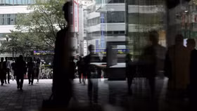 Áp lực chi phí sinh hoạt đè nặng lên giới trẻ Nhật Bản