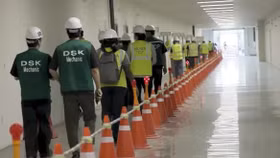 Mỹ tuyên bố siết chặt truy quét lao động nhập cư, Hàn Quốc điều máy bay đón công dân về nước 