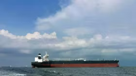 “Ông trùm” siêu tàu chở dầu kiếm hàng triệu USD nhờ eo biển Hormuz