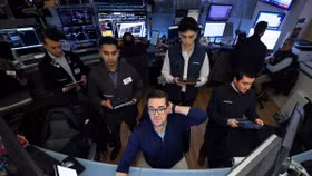 Chứng khoán Mỹ lao dốc về mức thấp nhất 7 tháng 