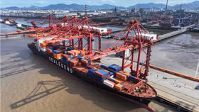 “Túi gấm” giúp Trung Quốc thách thức thuế Mỹ, đạt thặng dư thương mại kỷ lục 1.000 tỷ USD