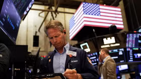 Chứng khoán Mỹ diễn biến trái chiều, giá dầu tăng nhẹ