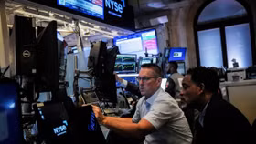 Mỹ ngừng đàm phán thuế với Canada, hướng tới ký thoả thuận thương mại với 18 đối tác hàng đầu