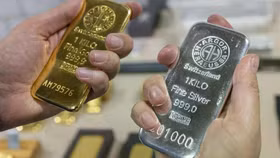 Vàng, bạc lao dốc mạnh khi “bóng ma lạm phát” quay lại thị trường toàn cầu