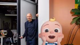 Một nhân vật khiến “ông lớn” Disney cũng phải mê mẩn: Từ kênh YouTube nhỏ đến thương hiệu 3 tỷ USD