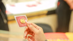 Vàng vượt đỉnh lịch sử, giá bán SJC hơn 93 triệu đồng/lượng