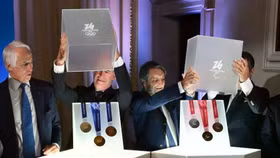 Giá vàng bạc lập đỉnh, huy chương Olympic mùa Đông trở nên đắt giá nhất lịch sử