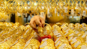 Vàng thế giới giảm sâu, trong nước điều chỉnh nhẹ