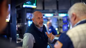 Chứng khoán Mỹ phục hồi, giá dầu giảm nhẹ 