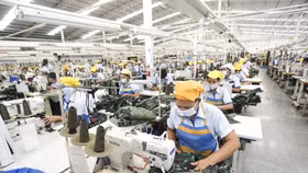 Lá chắn 6 tỷ USD của Indonesia trước thuế Mỹ và hàng dệt Trung Quốc