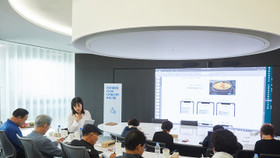 Đón đầu xu hướng kinh tế bạc, Hàn Quốc triển khai học viện công nghệ dành cho người cao tuổi