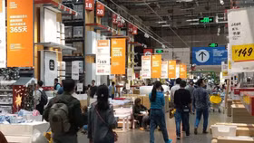 Ikea đi ngược xu hướng chung, giảm giá để giữ chân khách hàng