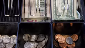 Mỹ ngừng sản xuất đồng 1 xu, giới bán lẻ kêu trời vì thiếu tiền lẻ trả khách