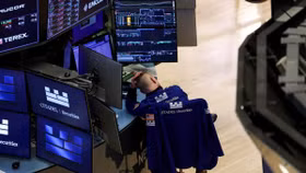 Chứng khoán Mỹ giảm mạnh khi rủi ro thuế quan, nhà đầu tư "tháo chạy"