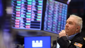 Nvidia và Walmart giúp chứng khoán Mỹ tăng điểm, giá dầu đi ngang