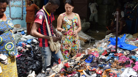 Hàng Trung Quốc tràn vào Châu Phi